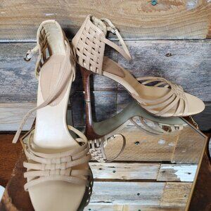 Banana Republic Beige Basket Weave Heeled Sandles size 8m - Like New